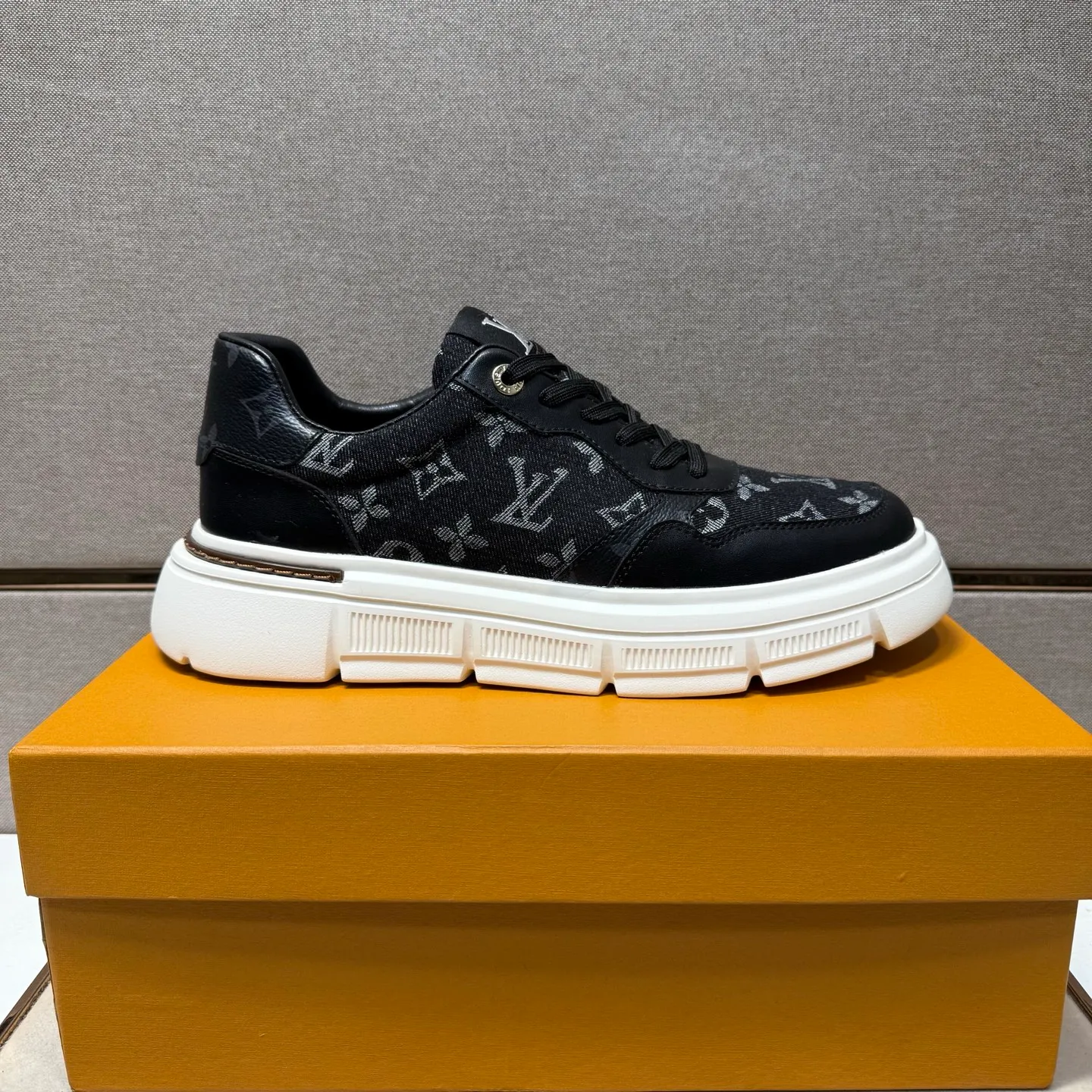 ⬛️Men's shoes 💰p400 [LV～] Men's casual shoes 2025z cabinet sales simultaneously 🔶Size: 38-44#️⃣ 🔷2 colors🔜The upper is made of multi-material splicing➕Genuine leather lining, comfortable and breathable, sole: original comfortable and wear-resistant outsole, ⚠️Real shot📱Photographed🎬The real thing is better📢📢📢